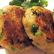 Irresistable potato patties which are shallow fried and spiced with a light masala. Served with chutney