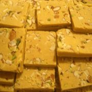 BESAN PATISA Try something different with this delicious crunchy and crumbly explosion in your mouth. A rich infusion of almonds and pistachio.