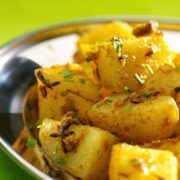 Spicy crisp bread with chutney